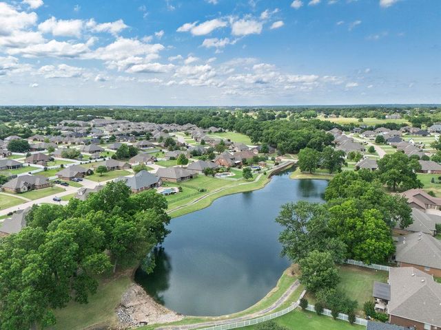 1712 Pecan Crossing Drive, Shawnee, OK 74804