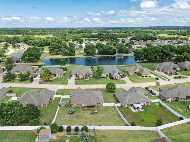 1712 Pecan Crossing Drive, Shawnee, OK 74804