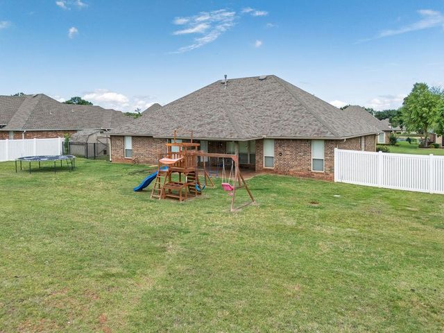 1712 Pecan Crossing Drive, Shawnee, OK 74804