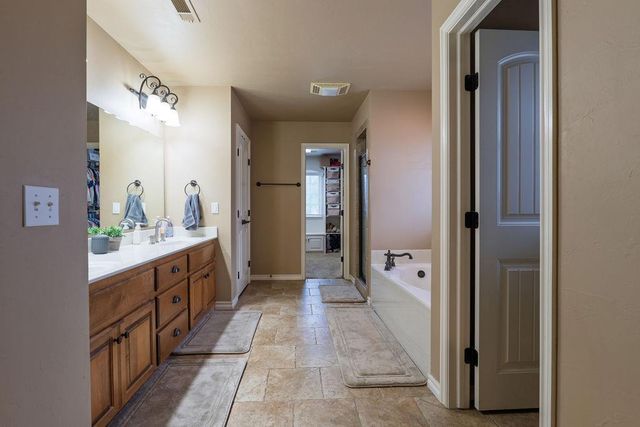 1712 Pecan Crossing Drive, Shawnee, OK 74804