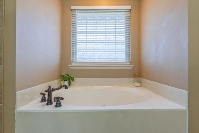 1712 Pecan Crossing Drive, Shawnee, OK 74804