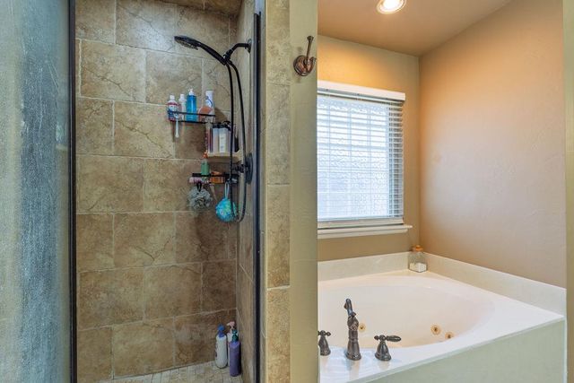 1712 Pecan Crossing Drive, Shawnee, OK 74804