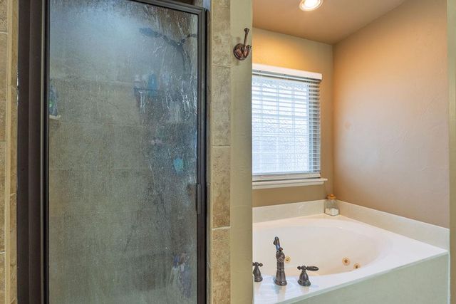 1712 Pecan Crossing Drive, Shawnee, OK 74804
