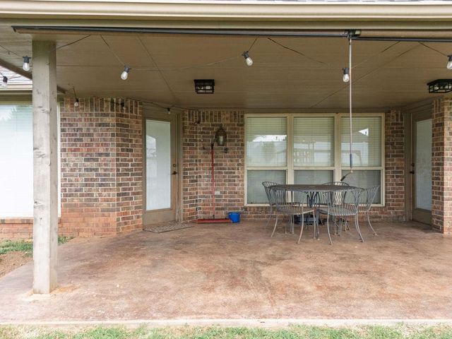 1712 Pecan Crossing Drive, Shawnee, OK 74804