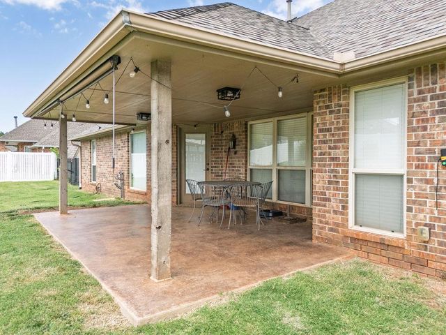 1712 Pecan Crossing Drive, Shawnee, OK 74804