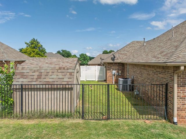1712 Pecan Crossing Drive, Shawnee, OK 74804