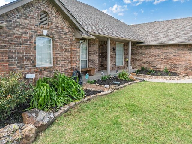 1712 Pecan Crossing Drive, Shawnee, OK 74804