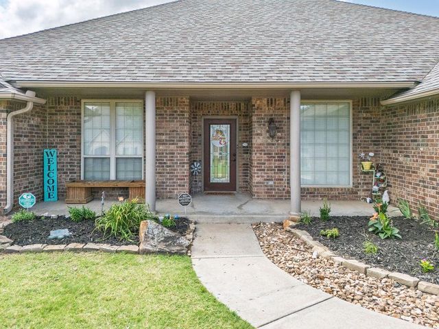 1712 Pecan Crossing Drive, Shawnee, OK 74804