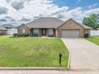 1712 Pecan Crossing Drive, Shawnee, OK 74804