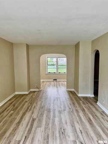 409 E THRUSH Avenue, Peoria, IL 61603