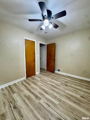 409 E THRUSH Avenue, Peoria, IL 61603