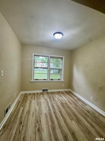 409 E THRUSH Avenue, Peoria, IL 61603