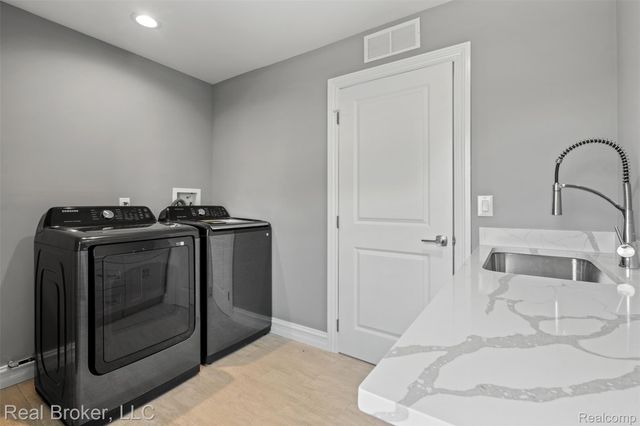 38165 Cherry Lane, Harrison Charter Township, MI 48045