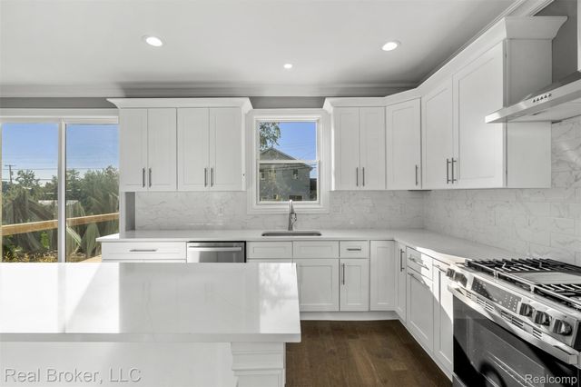 38165 Cherry Lane, Harrison Charter Township, MI 48045