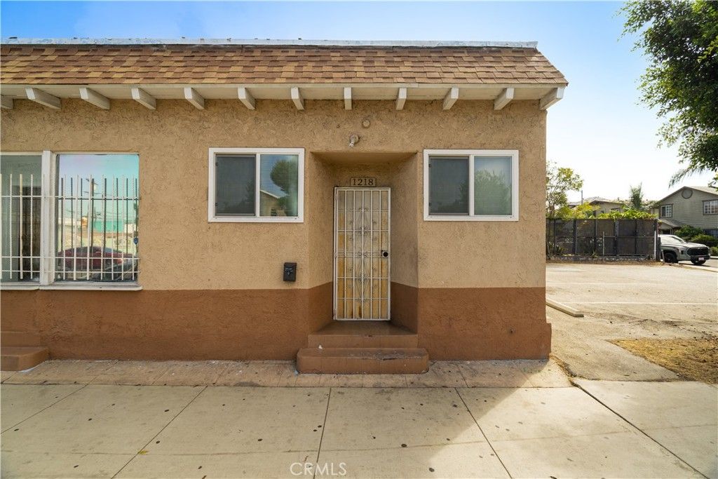 1218 Martin Luther King Jr. Avenue, Long Beach, CA 90813 — photo 2