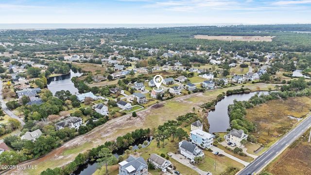 8222 Lakeview Drive, Wilmington, NC 28412