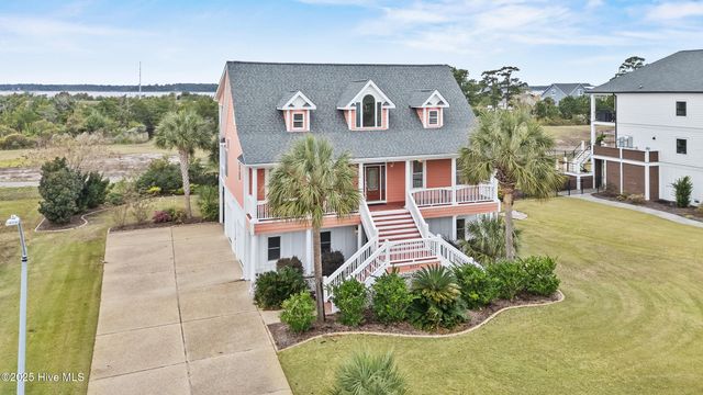 8222 Lakeview Drive, Wilmington, NC 28412