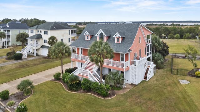 8222 Lakeview Drive, Wilmington, NC 28412