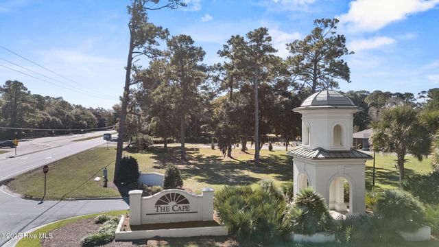 8222 Lakeview Drive, Wilmington, NC 28412