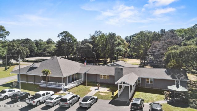 8222 Lakeview Drive, Wilmington, NC 28412