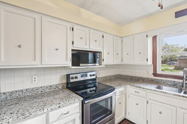 3029 San Jose Drive, Greenwood, IN 46143