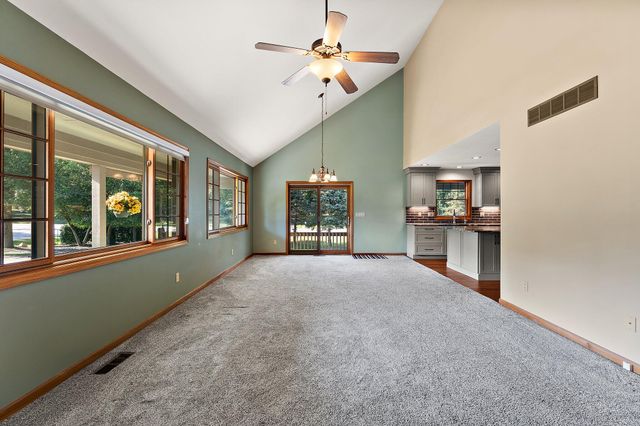 552 Fleetwood Drive N, Valparaiso, IN 46385