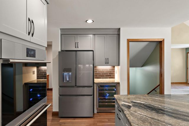 552 Fleetwood Drive N, Valparaiso, IN 46385