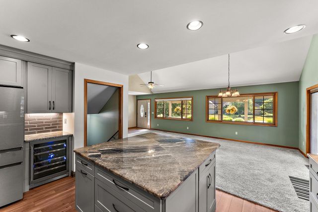 552 Fleetwood Drive N, Valparaiso, IN 46385