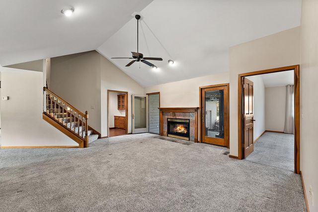 552 Fleetwood Drive N, Valparaiso, IN 46385