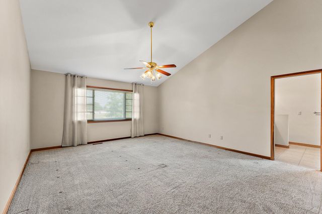 552 Fleetwood Drive N, Valparaiso, IN 46385