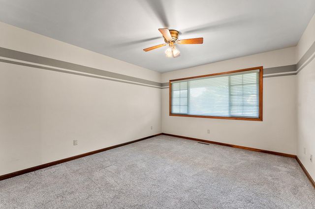 552 Fleetwood Drive N, Valparaiso, IN 46385