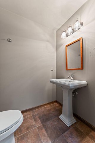 552 Fleetwood Drive N, Valparaiso, IN 46385