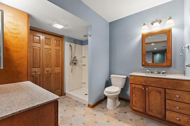 552 Fleetwood Drive N, Valparaiso, IN 46385