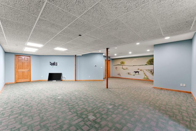 552 Fleetwood Drive N, Valparaiso, IN 46385