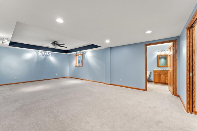 552 Fleetwood Drive N, Valparaiso, IN 46385