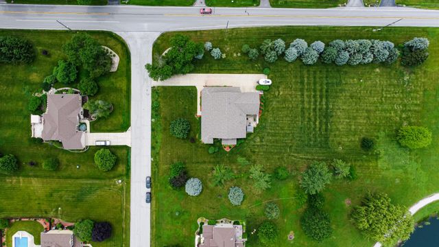 552 Fleetwood Drive N, Valparaiso, IN 46385