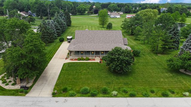 552 Fleetwood Drive N, Valparaiso, IN 46385