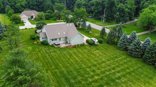 552 Fleetwood Drive N, Valparaiso, IN 46385