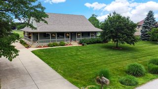 552 Fleetwood Drive N, Valparaiso, IN 46385