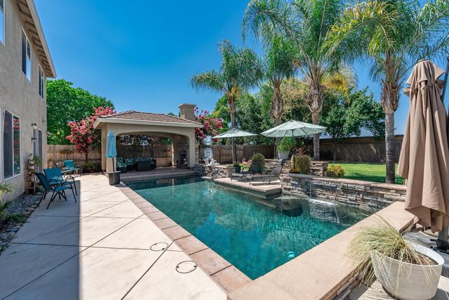 7082 E Ramona Way, Fresno, CA 93737