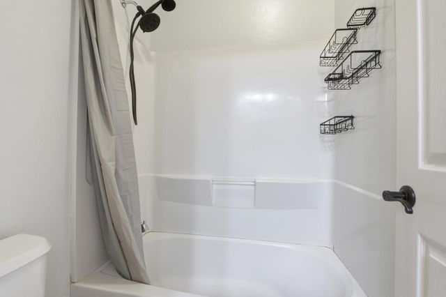 7082 E Ramona Way, Fresno, CA 93737