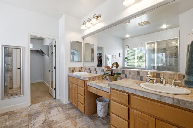 7082 E Ramona Way, Fresno, CA 93737