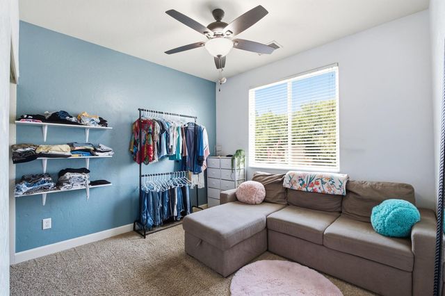 7082 E Ramona Way, Fresno, CA 93737