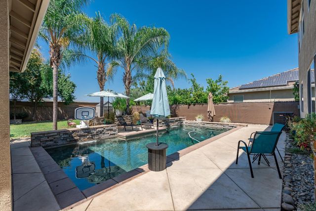 7082 E Ramona Way, Fresno, CA 93737