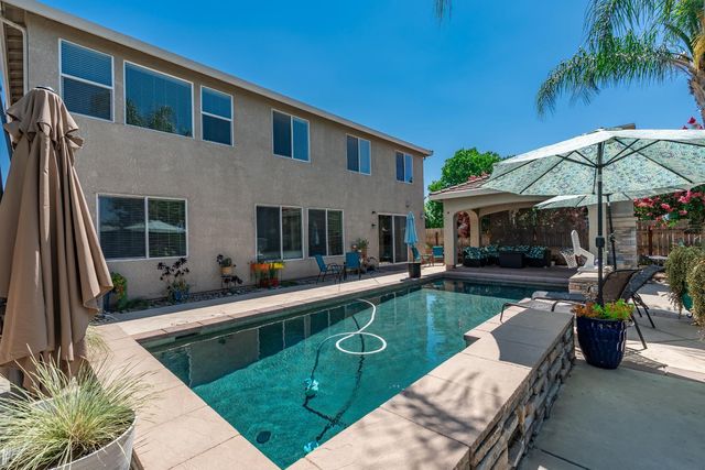 7082 E Ramona Way, Fresno, CA 93737