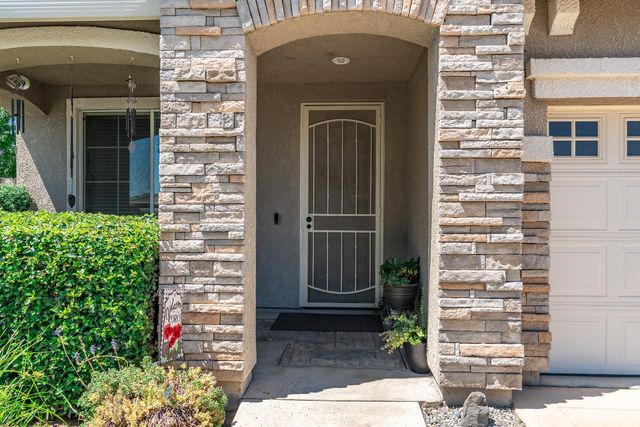 7082 E Ramona Way, Fresno, CA 93737