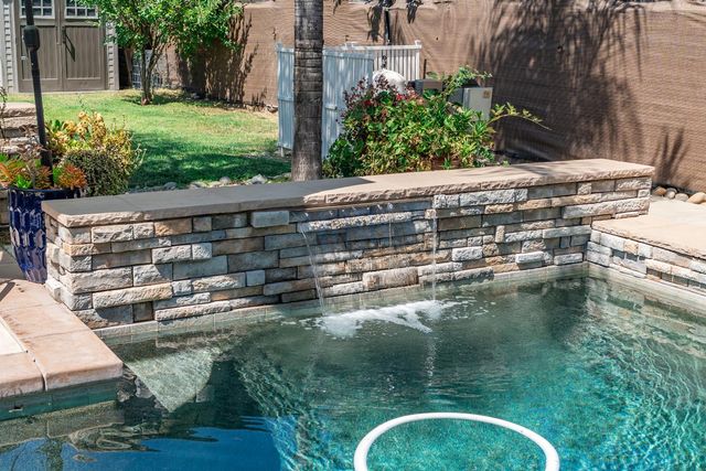 7082 E Ramona Way, Fresno, CA 93737