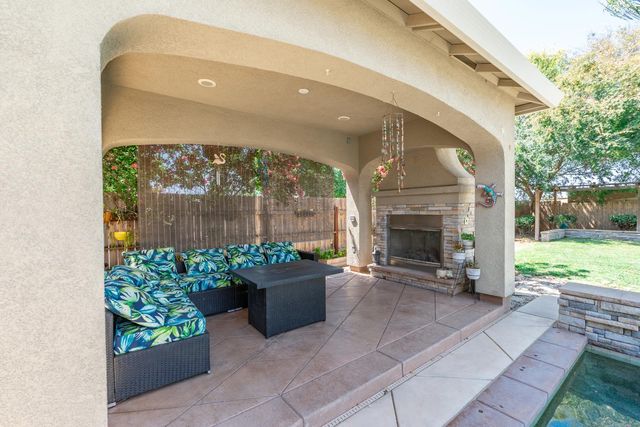 7082 E Ramona Way, Fresno, CA 93737