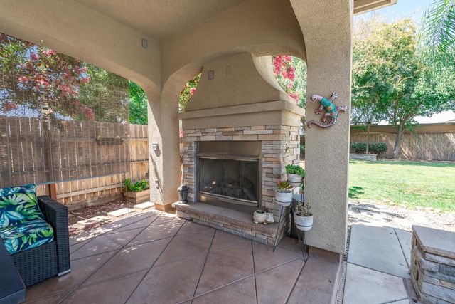 7082 E Ramona Way, Fresno, CA 93737