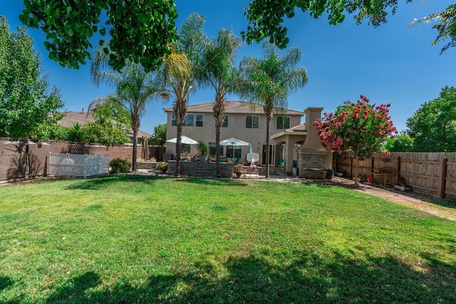 7082 E Ramona Way, Fresno, CA 93737